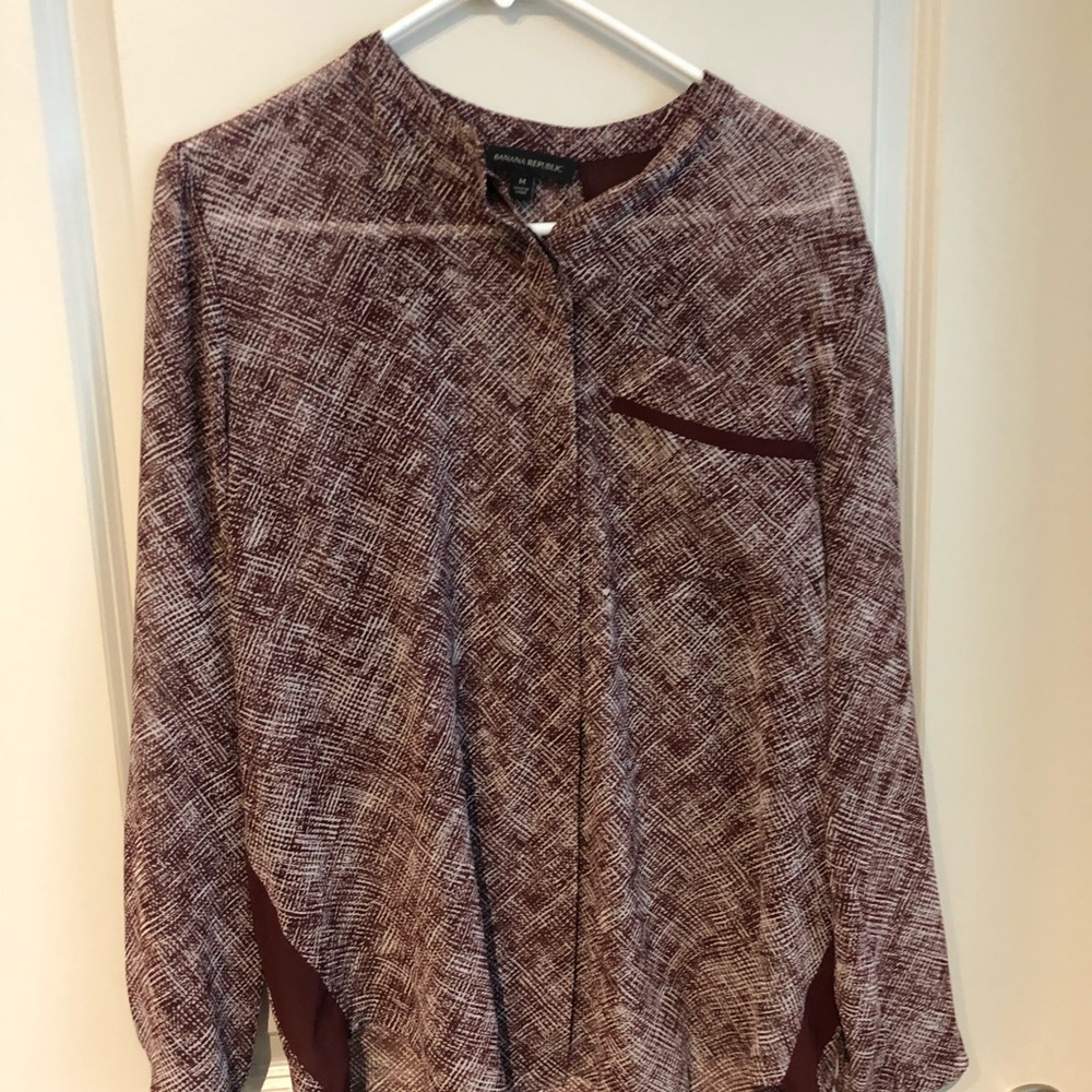 Maroon and white abstract banana republic blouse